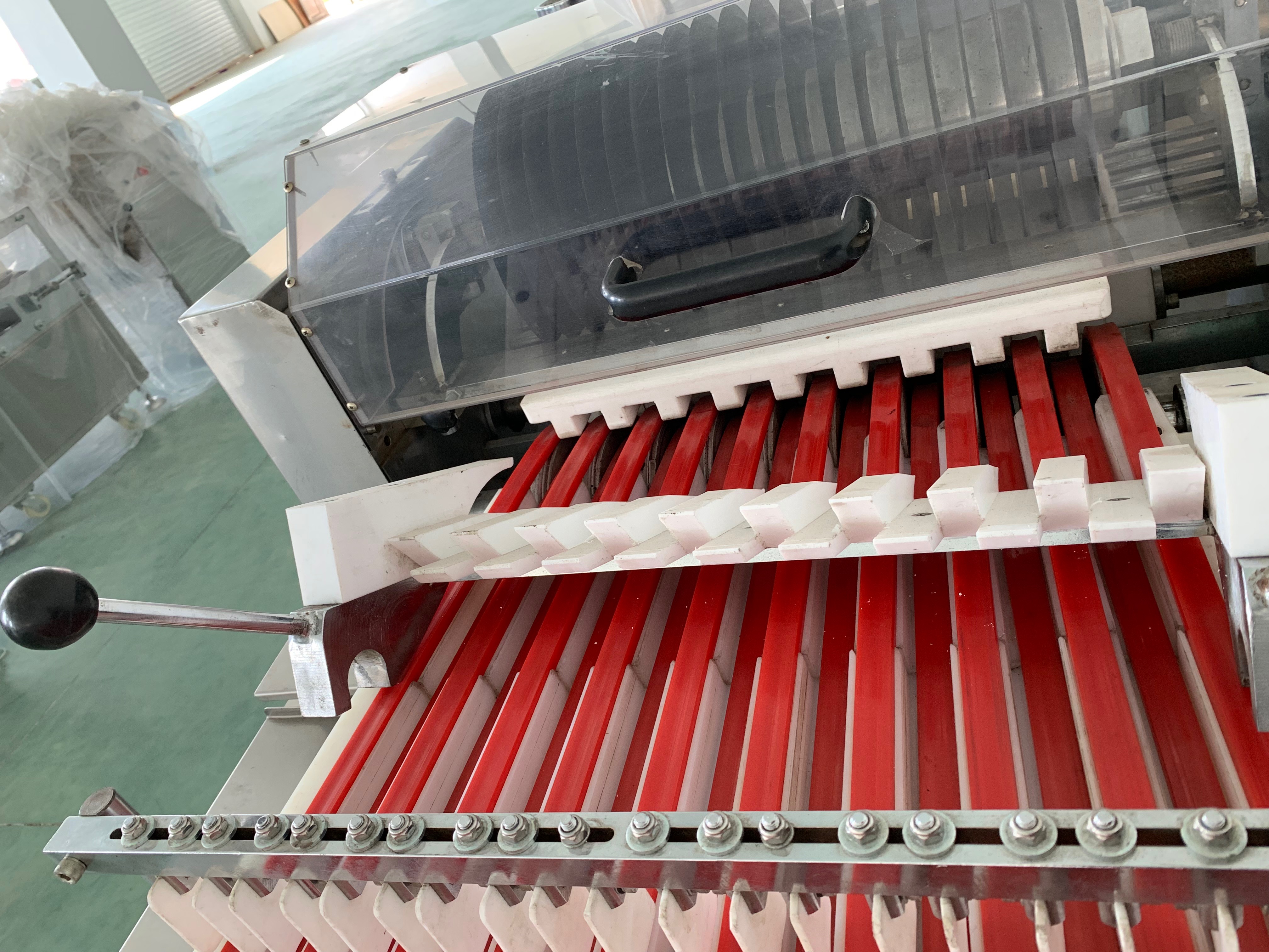 CY-Schneidemaschine mit Abisolier- und Umformfunktionen
