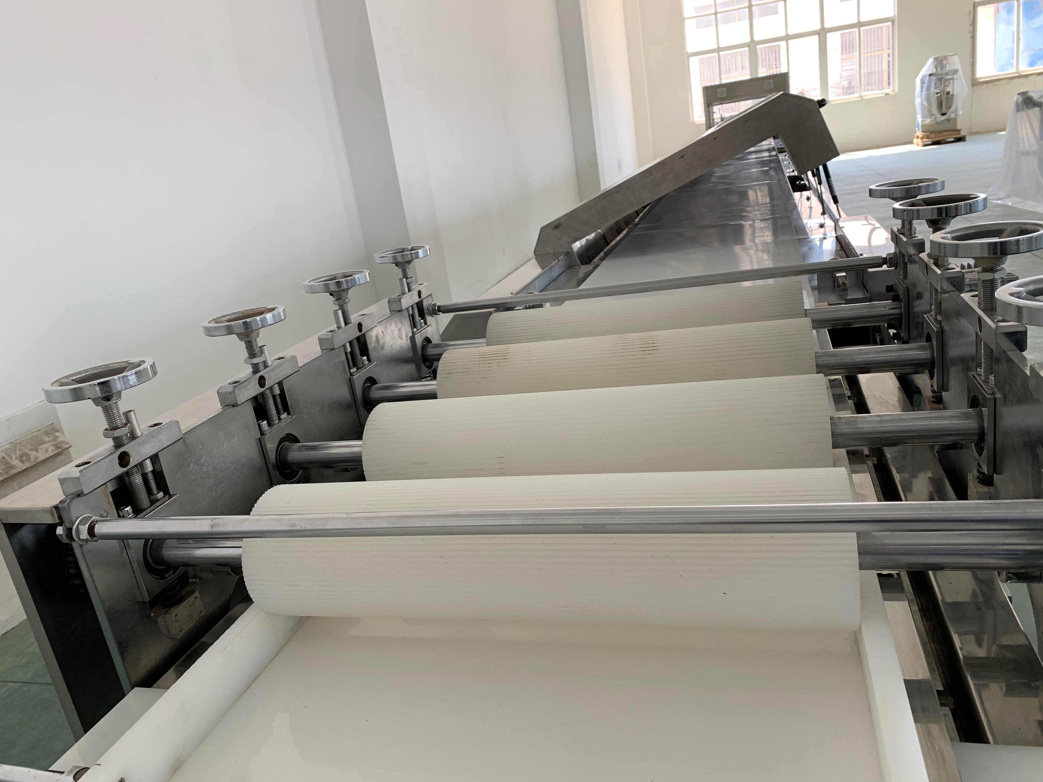 CY-Schneidemaschine mit Abisolier- und Umformfunktionen